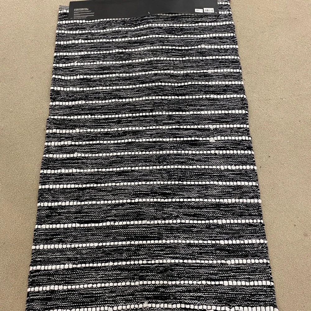 Chic Area Rug - Picture 5 of 6